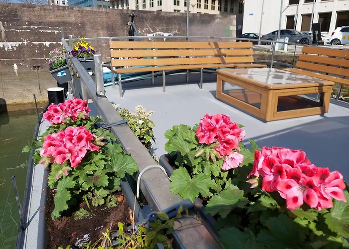 Boat On Water Hele Schip 4 *