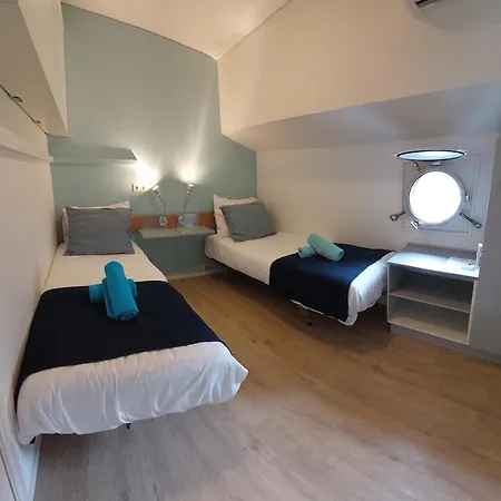 Boat On Water Hele Schip 4 Roterdão