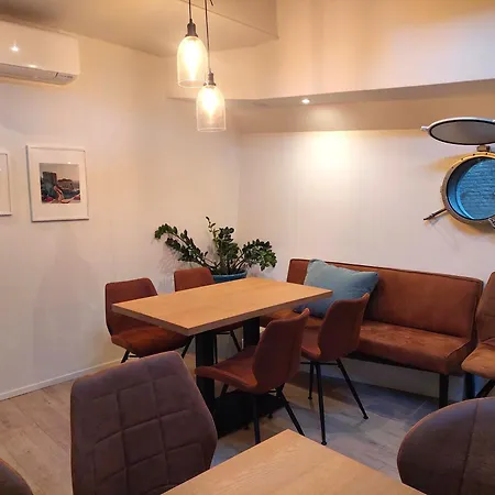 Boat On Water Hele Schip 4 Botel