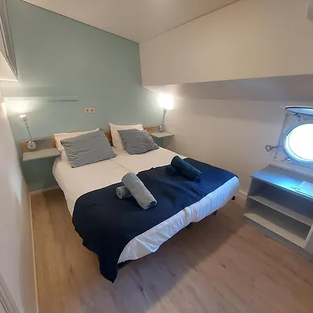 Boat On Water Hele Schip 4 Rotterdam