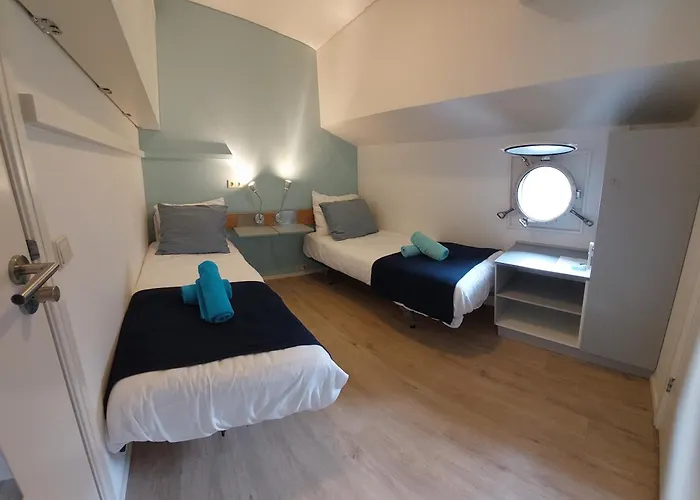 Boat On Water Hele Schip 4 Roterdão