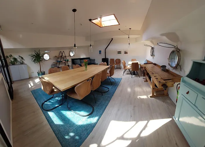 Boat On Water Hele Schip 4 Botel *