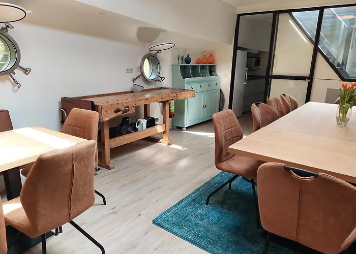 Boat On Water Hele Schip 4 Roterdão