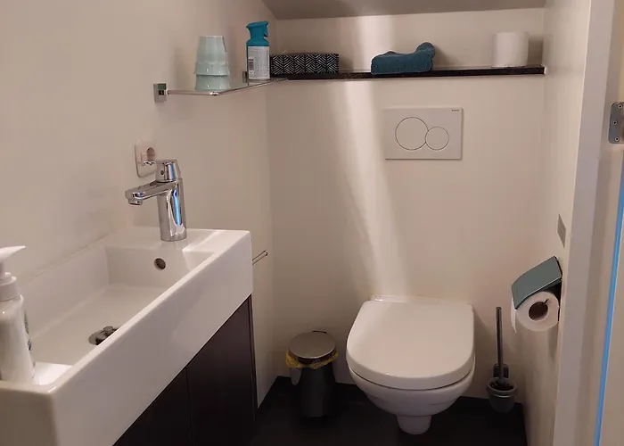 Boat On Water Hele Schip 4 보트호텔 *